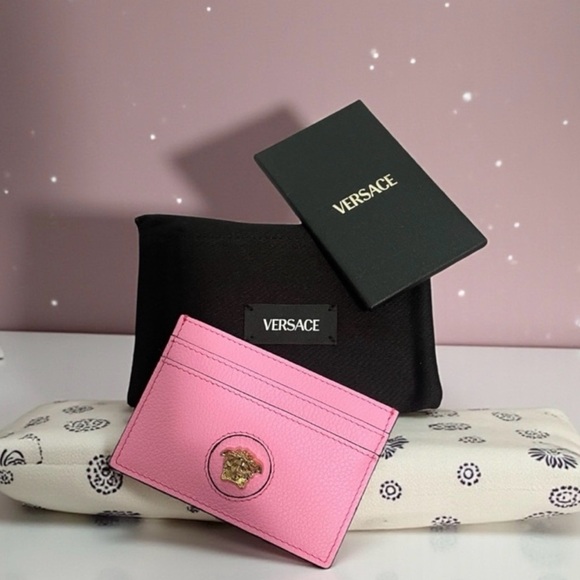 🆕Versace Pink Leather Card Holder Gold Medusa NIB. All Inclusive